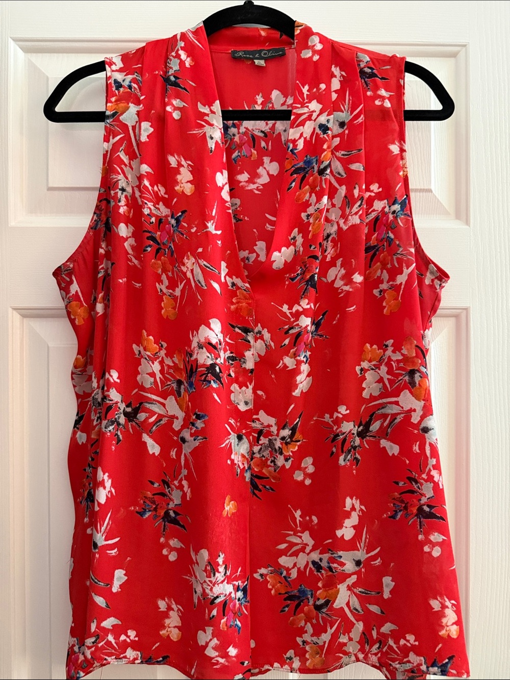 Jones New York Red Floral V-Neck Sleeveless Camisole